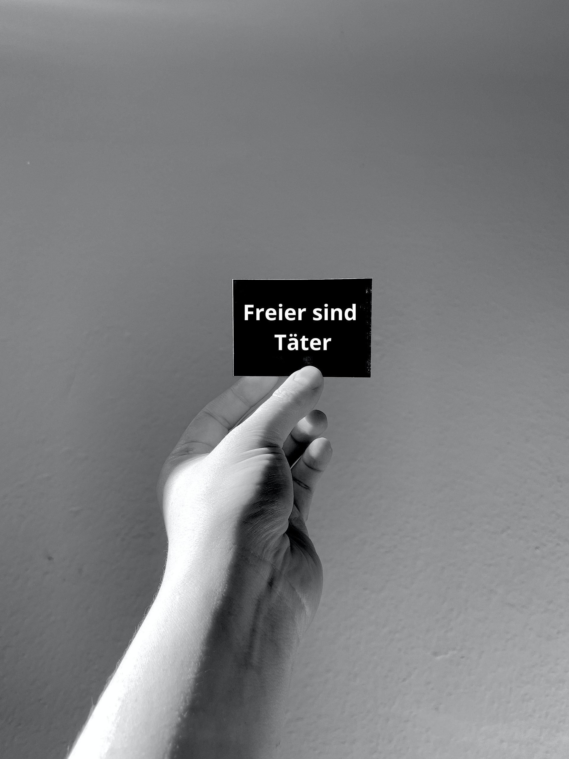 Freier sind Täter Sticker – 20er-Set im RadFem Berlin Shop